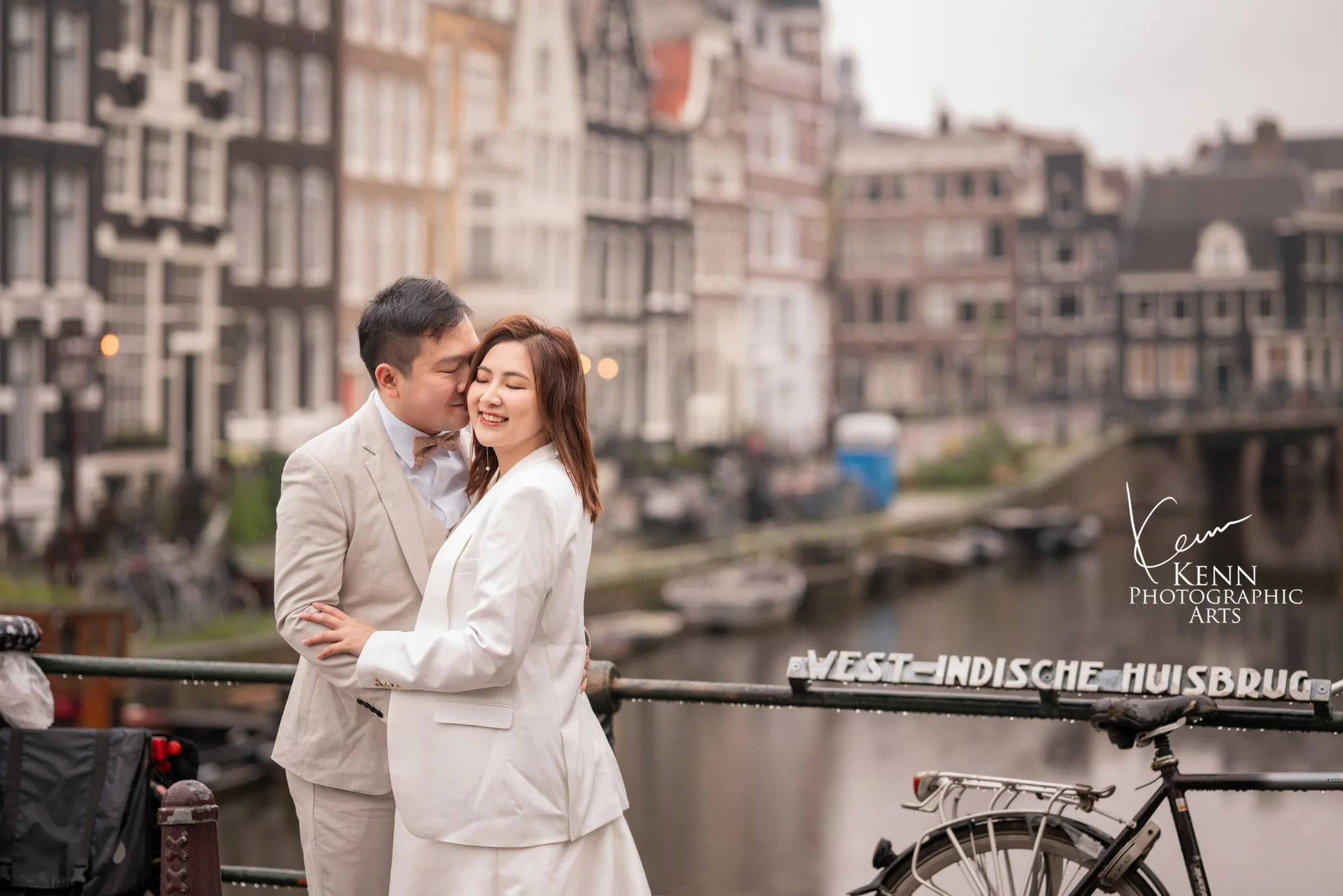 Michelle & Vincent embracing on the West-Indische Huisbrug, Amsterdam — Netherlands pre-wedding by Kenn Photographic Arts