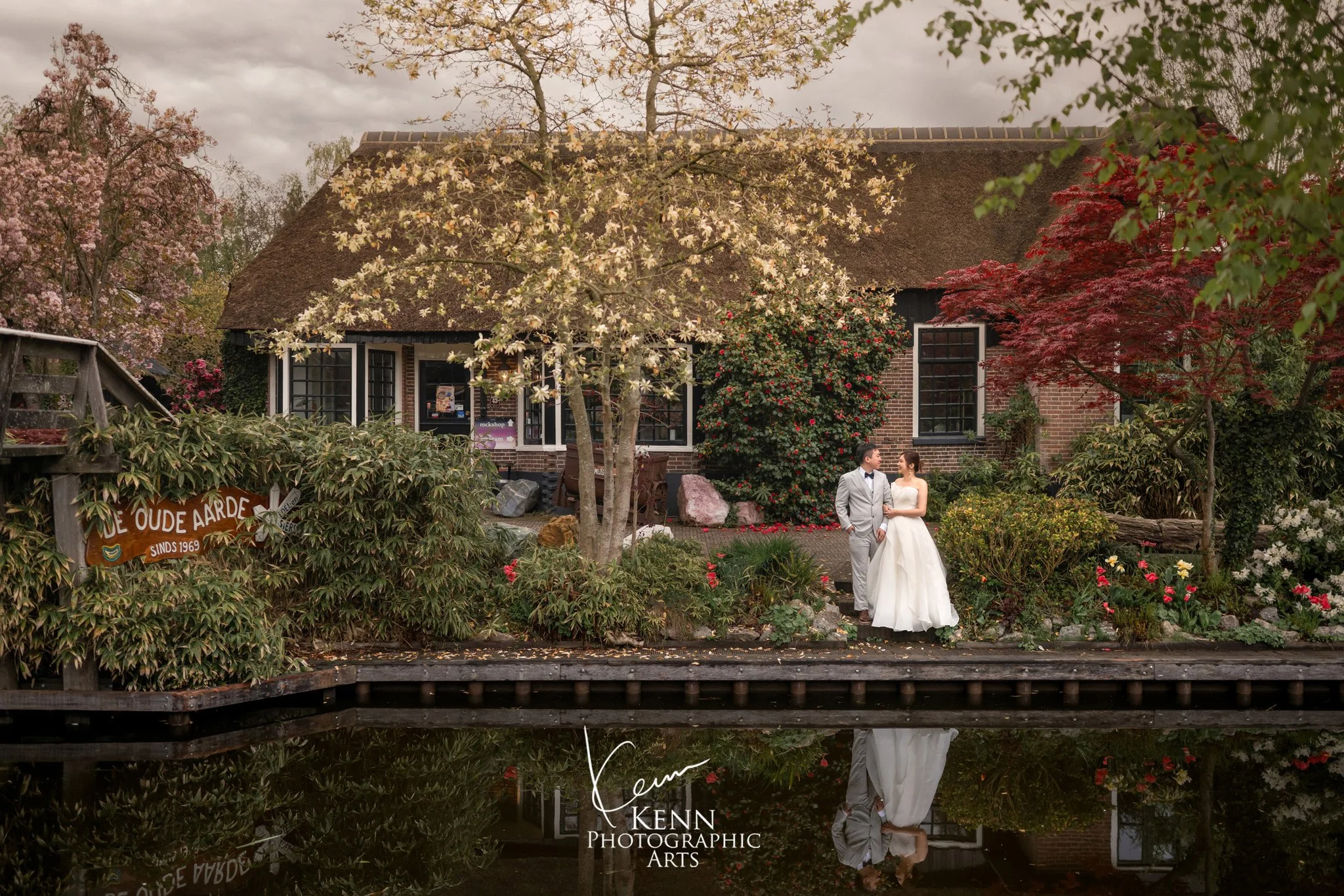Michelle & Vincent before a thatched cottage and blossoming garden in Giethoorn at sunrise — Netherlands pre-wedding by Kenn Photographic Arts
